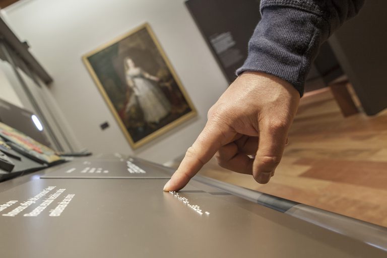Braille display